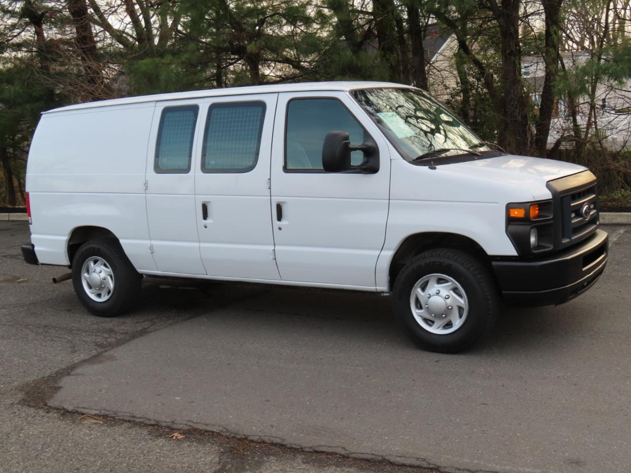 Ford Econoline Cargo Van E-150 Commercial 2014