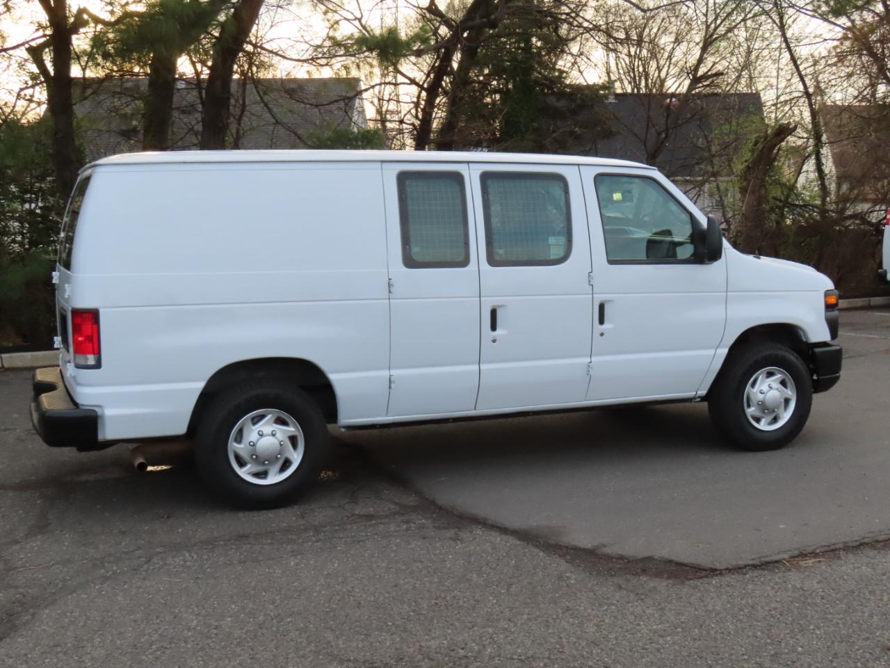 Ford Econoline Cargo Van E-150 Commercial 2014