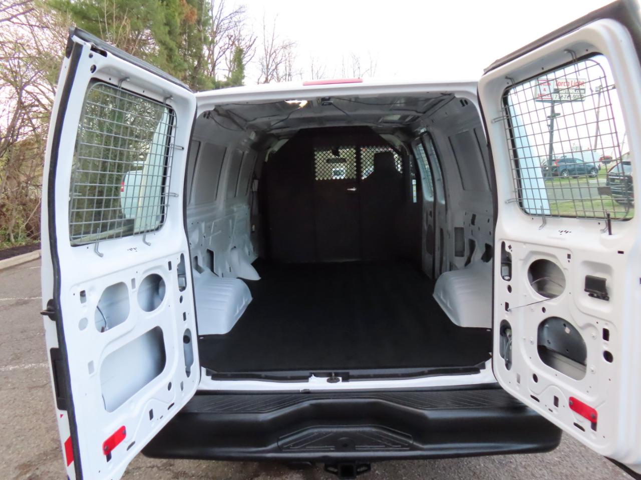 Ford Econoline Cargo Van E-150 Commercial 2014
