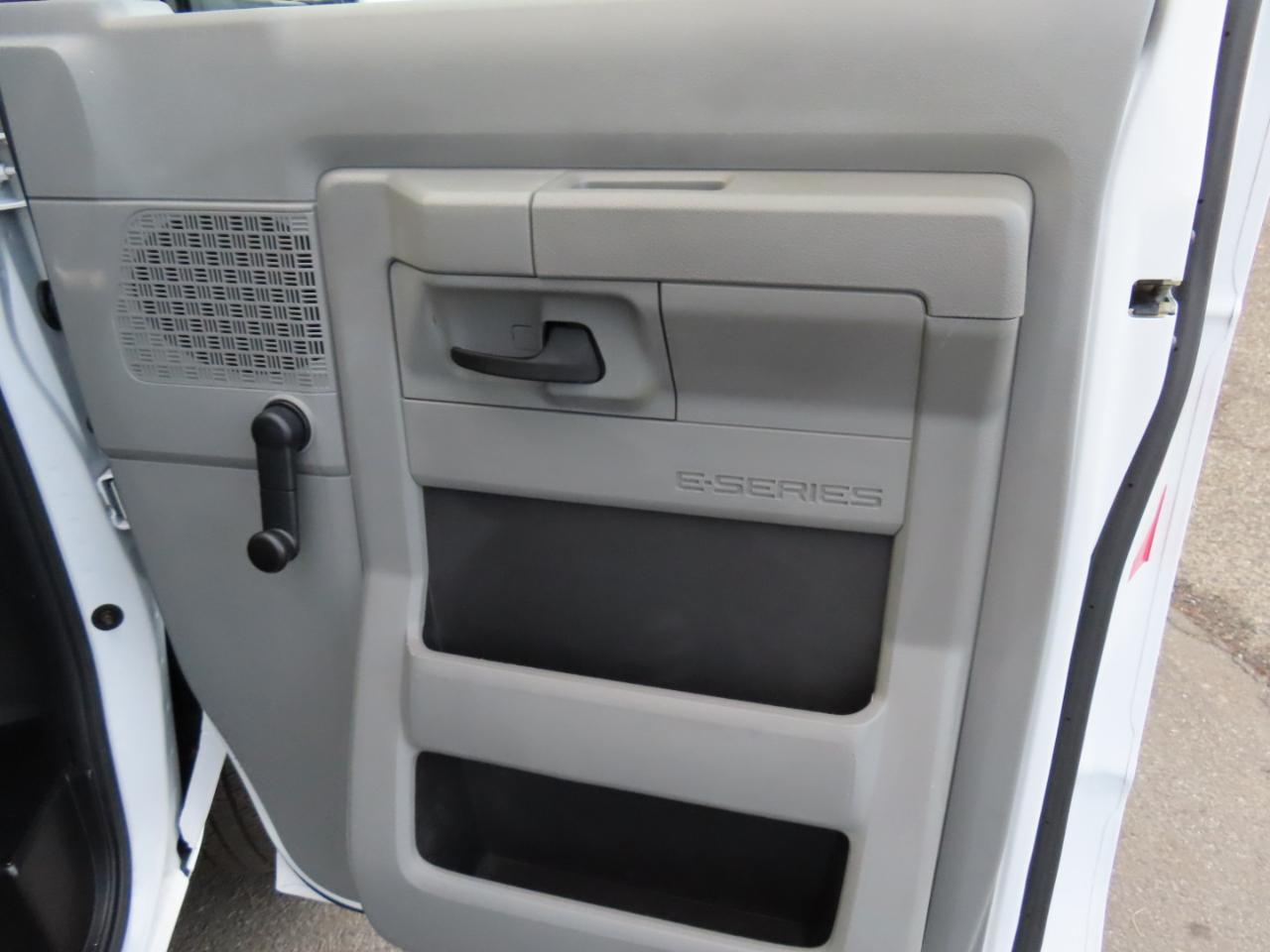 Ford Econoline Cargo Van E-150 Commercial 2014