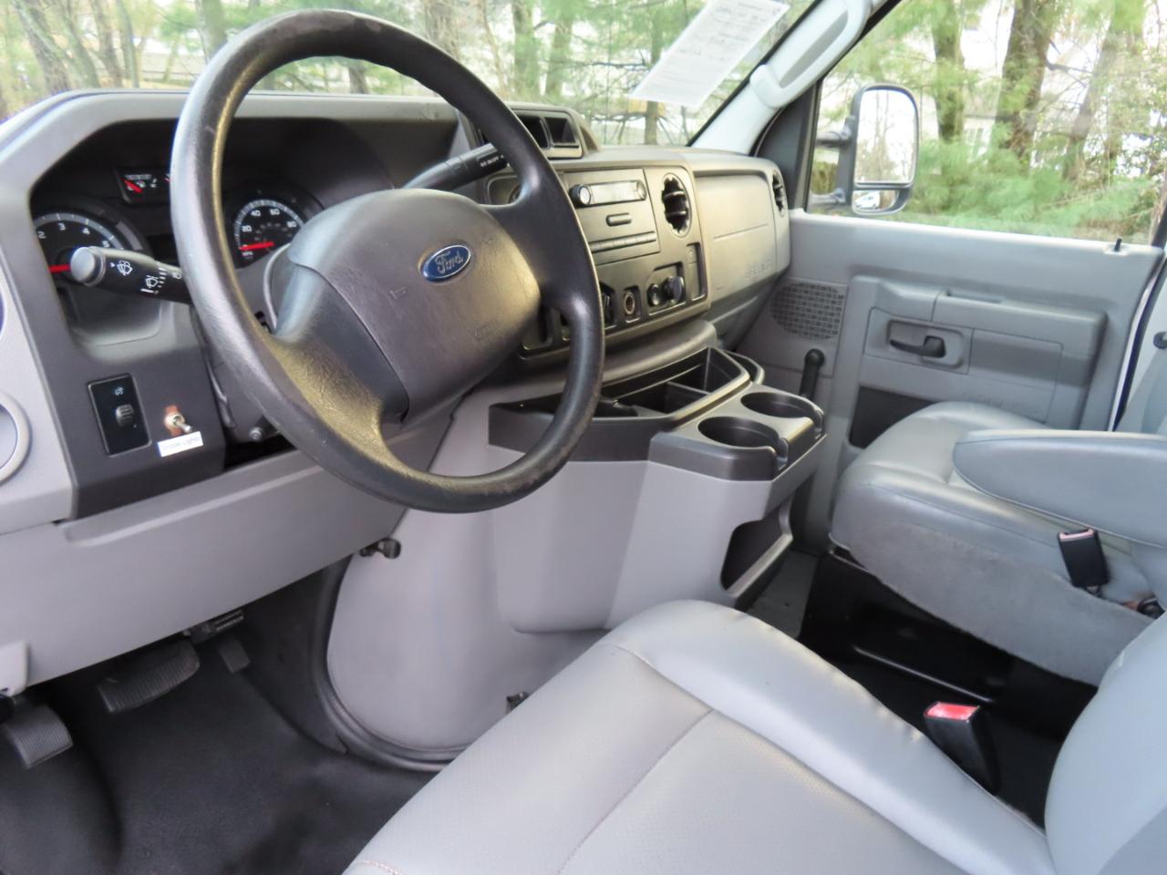 Ford Econoline Cargo Van E-150 Commercial 2014