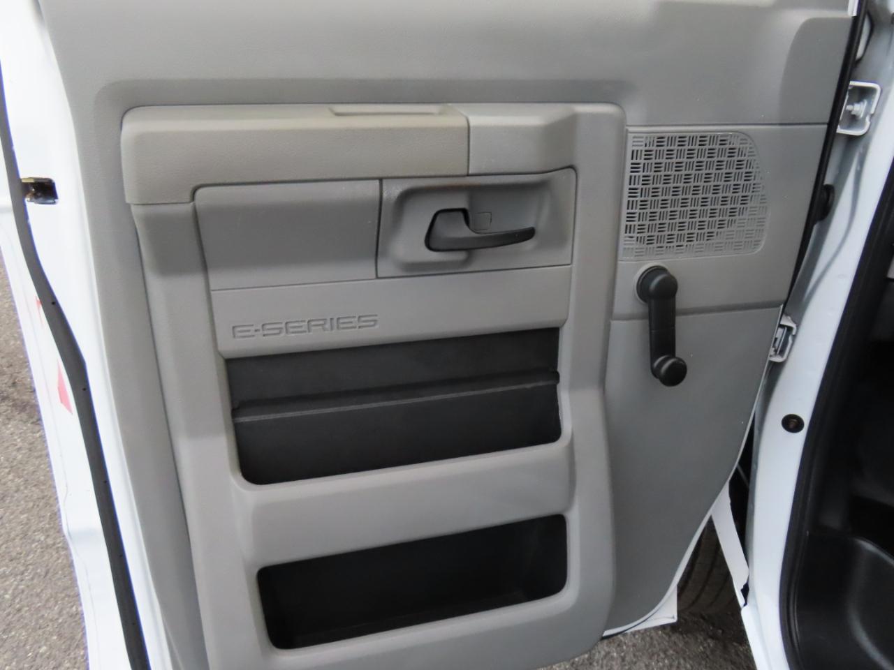 Ford Econoline Cargo Van E-150 Commercial 2014