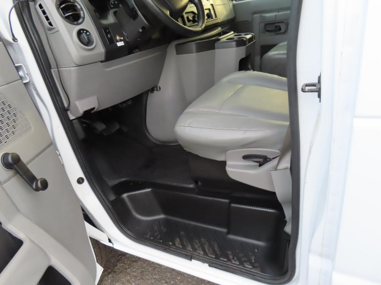 Ford Econoline Cargo Van E-150 Commercial 2014