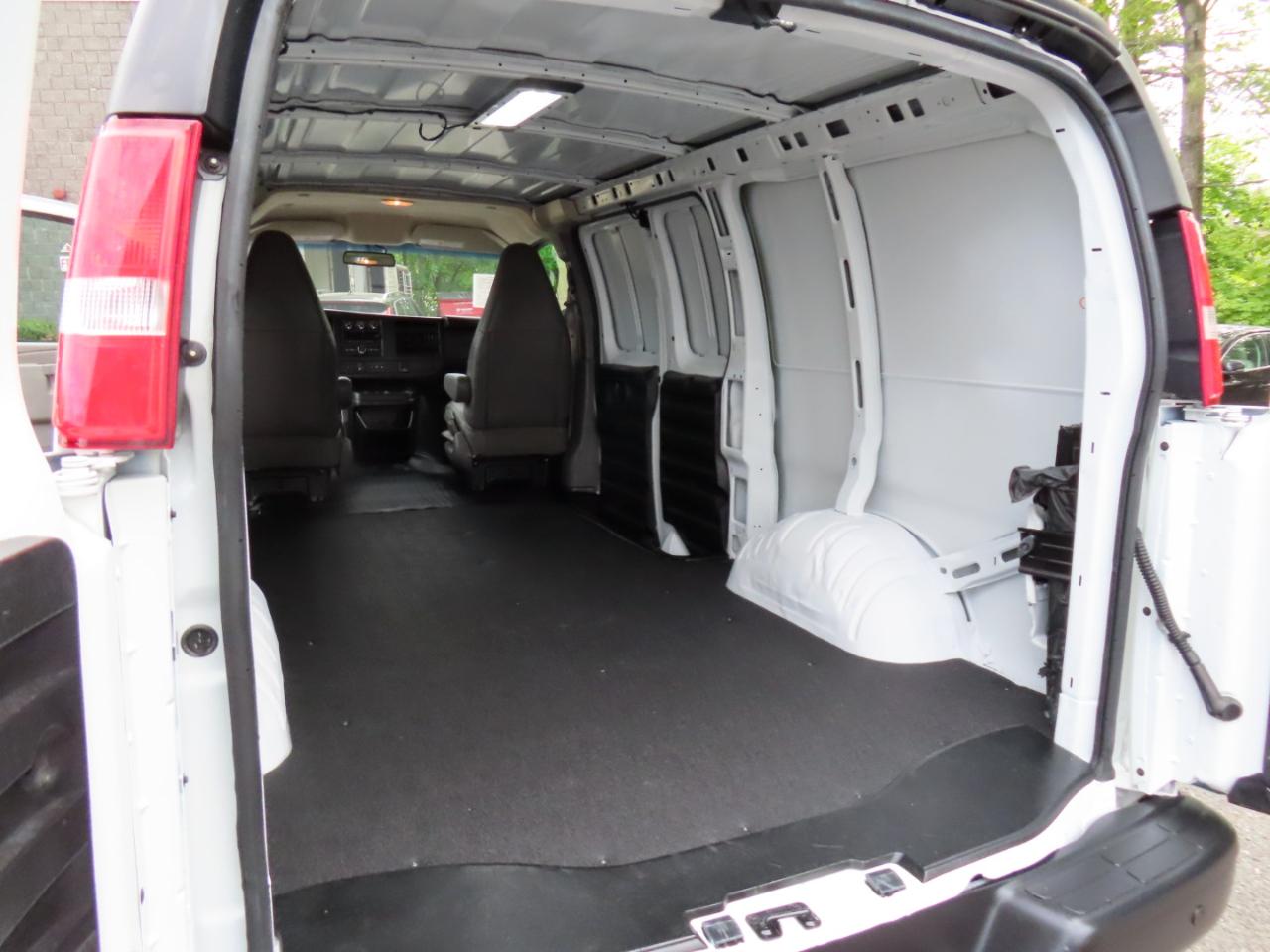 Chevrolet Express Cargo Van RWD 3500 135" 2023