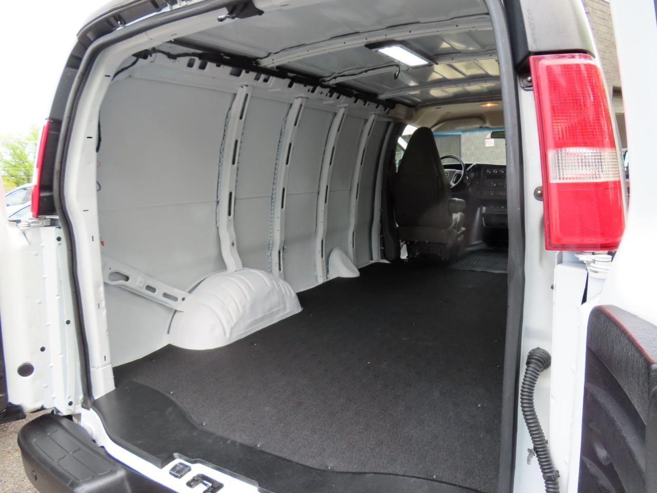 Chevrolet Express Cargo Van RWD 3500 135" 2023