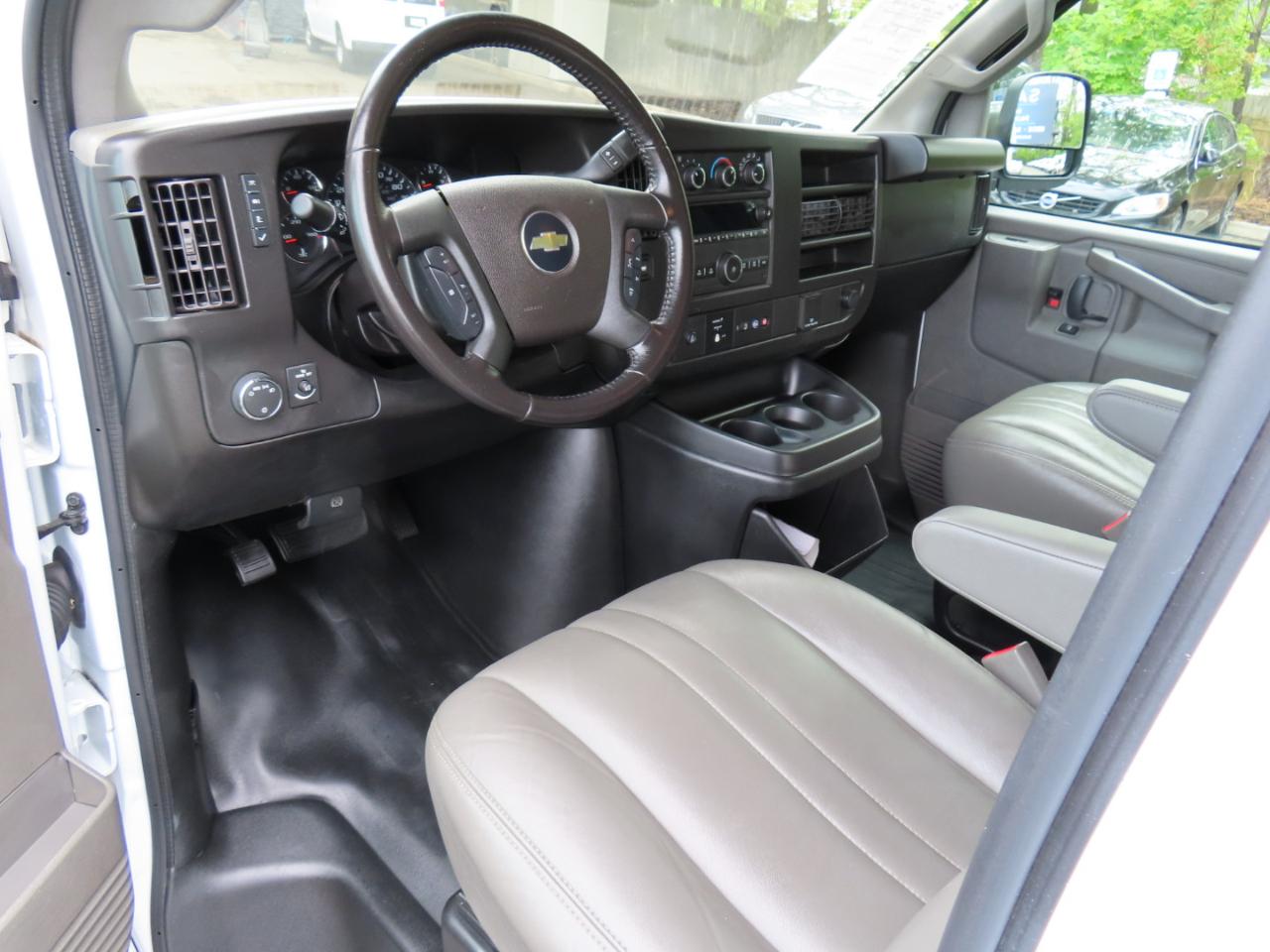 Chevrolet Express Cargo Van RWD 3500 135" 2023
