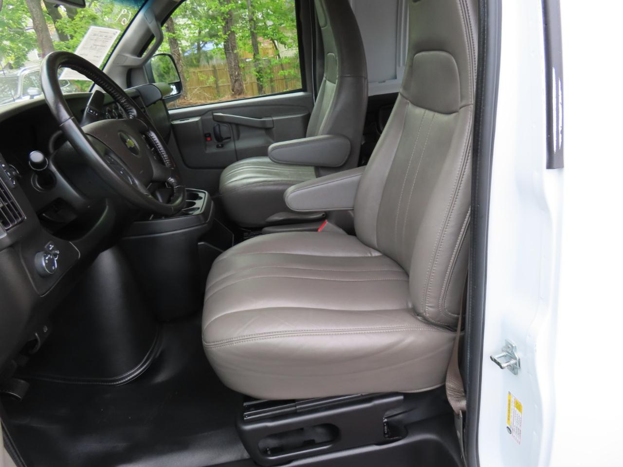 Chevrolet Express Cargo Van RWD 3500 135" 2023