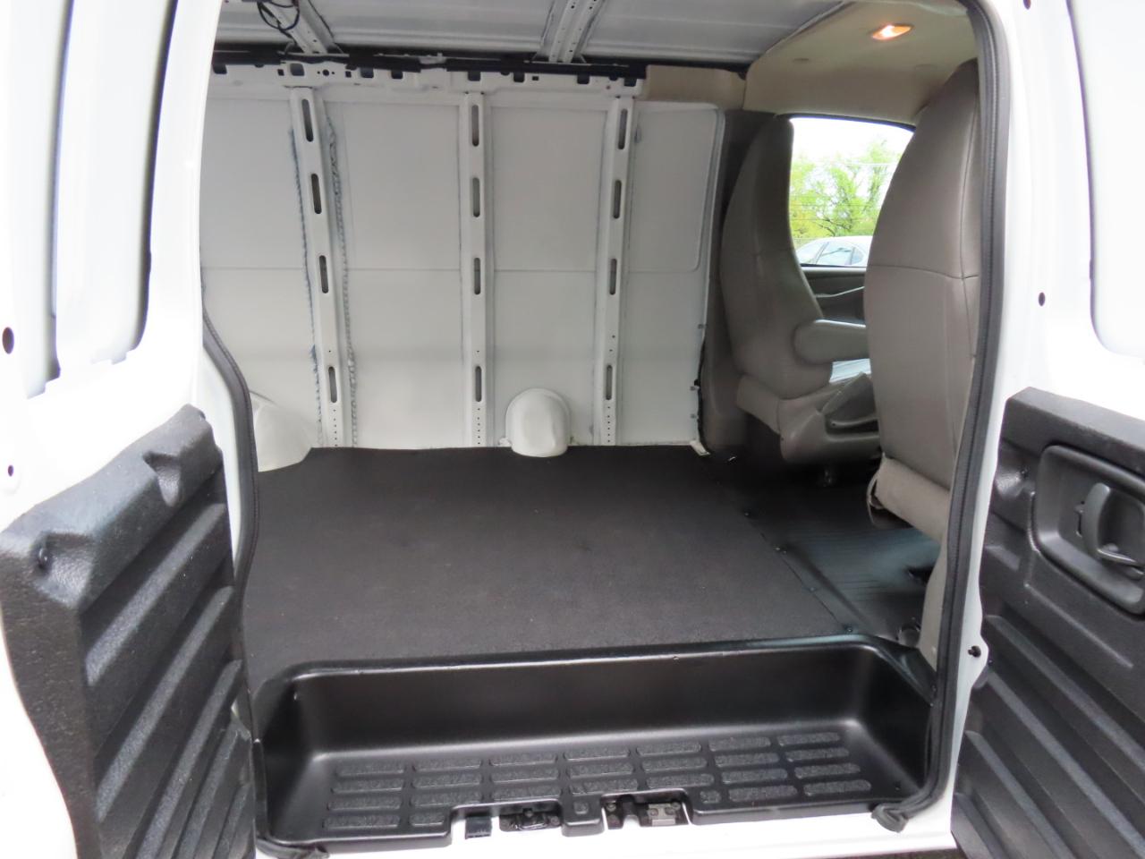 Chevrolet Express Cargo Van RWD 3500 135" 2023