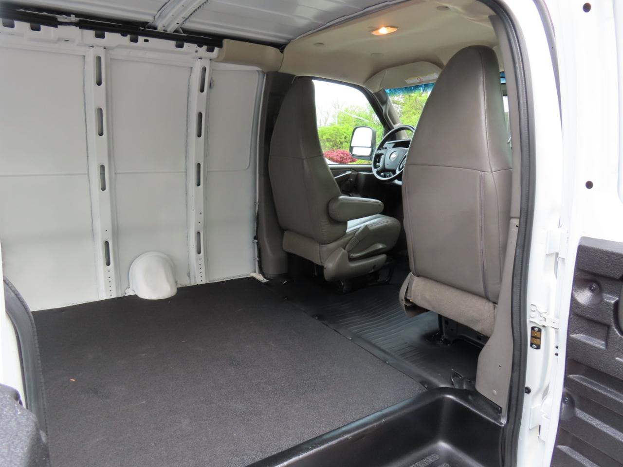 Chevrolet Express Cargo Van RWD 3500 135" 2023