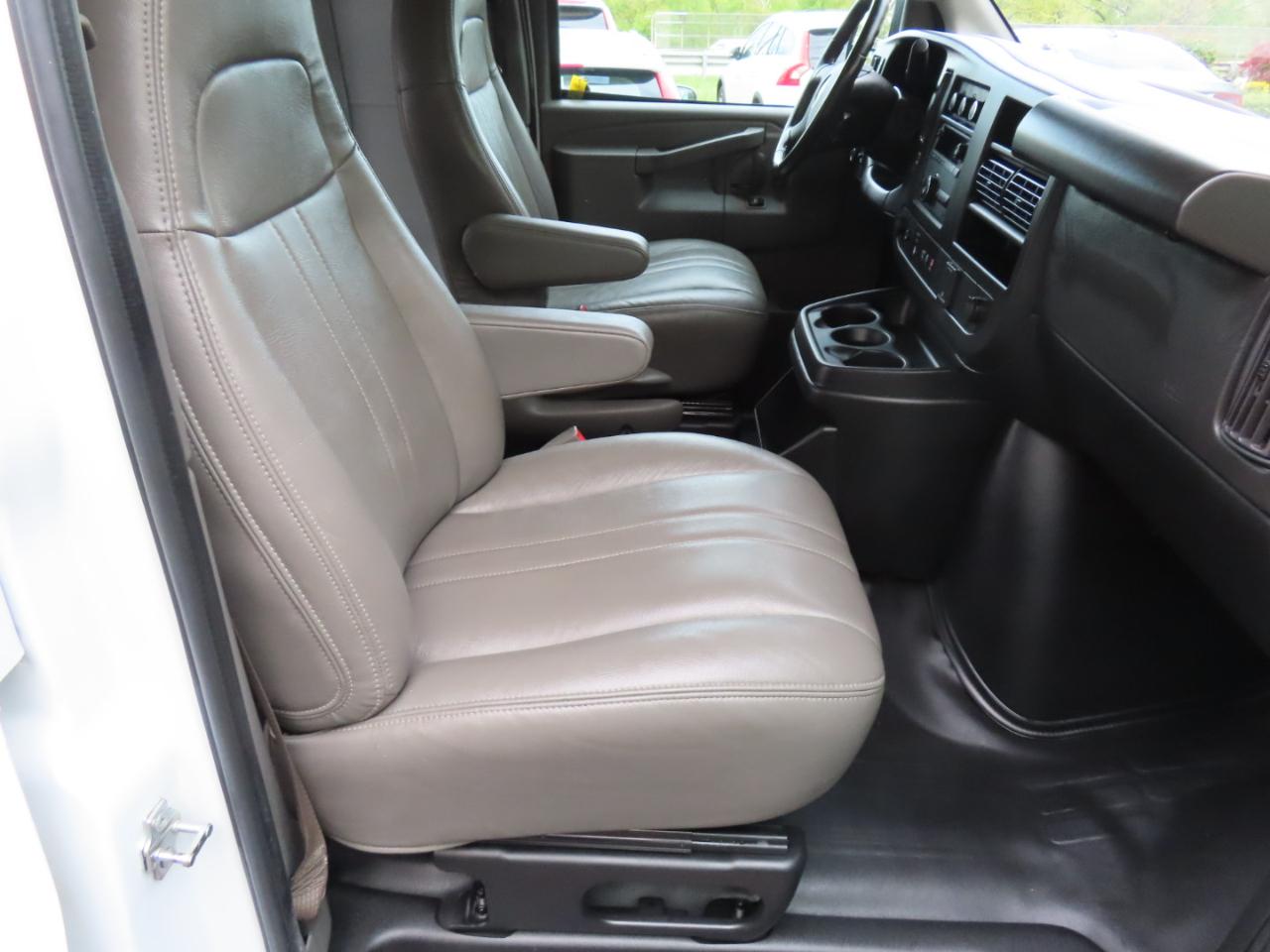 Chevrolet Express Cargo Van RWD 3500 135" 2023