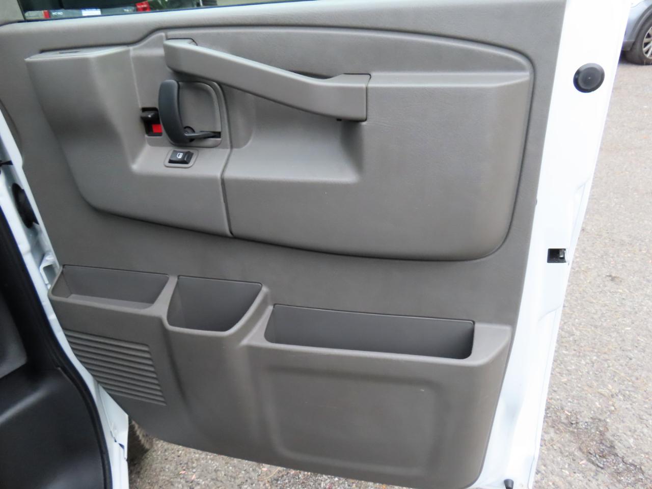 Chevrolet Express Cargo Van RWD 3500 135" 2023