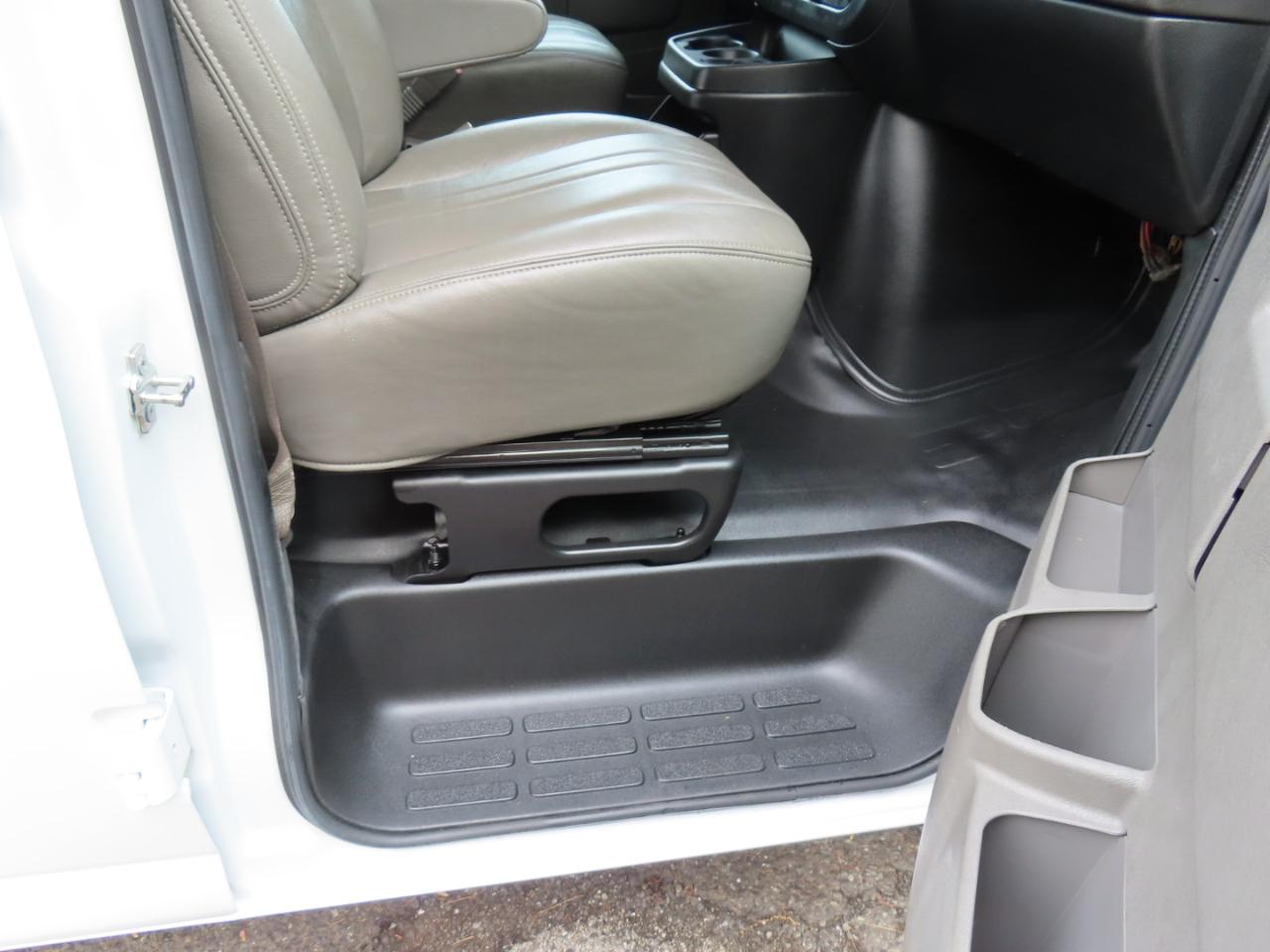 Chevrolet Express Cargo Van RWD 3500 135" 2023