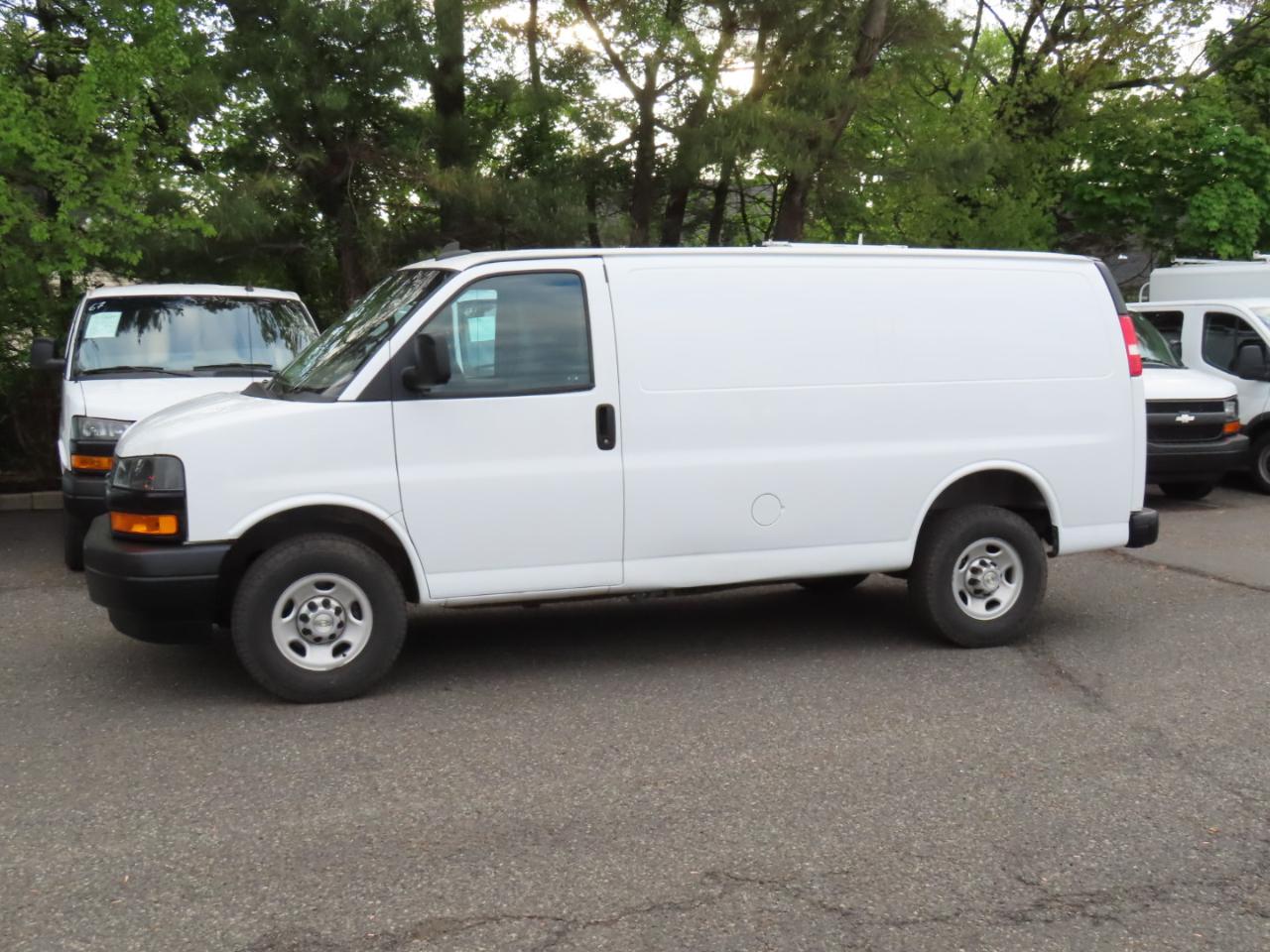 Chevrolet Express Cargo Van RWD 3500 135" 2023