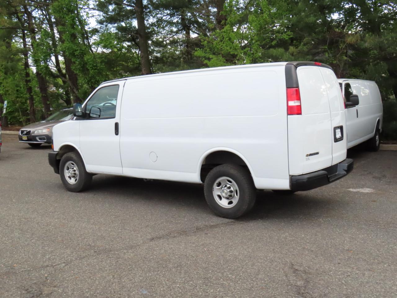 Chevrolet Express Cargo Van RWD 3500 135" 2023