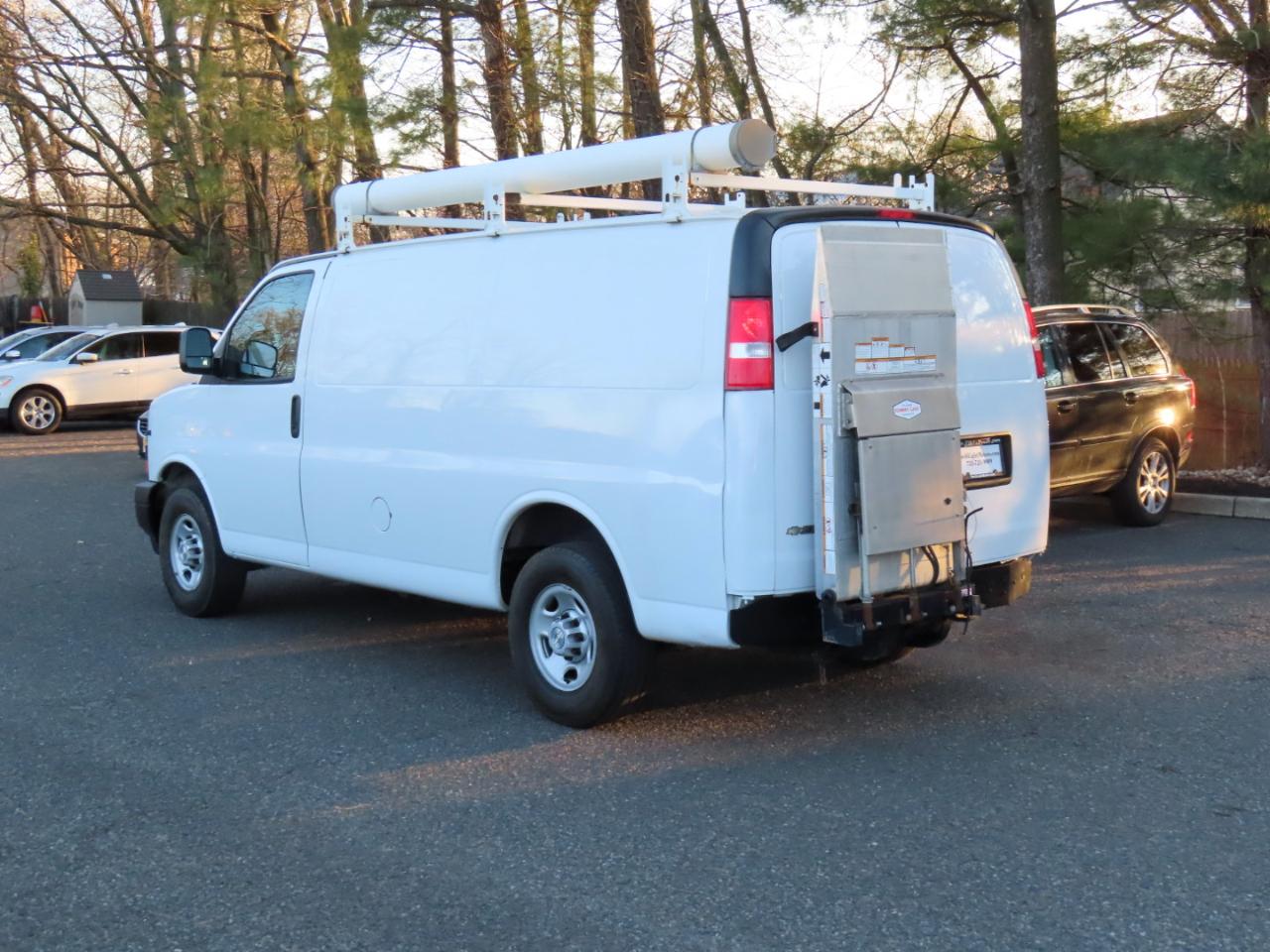 Chevrolet Express Cargo Van RWD 3500 135" 2019