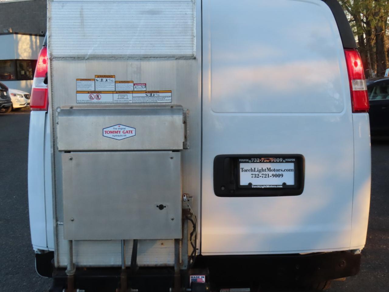 Chevrolet Express Cargo Van RWD 3500 135" 2019