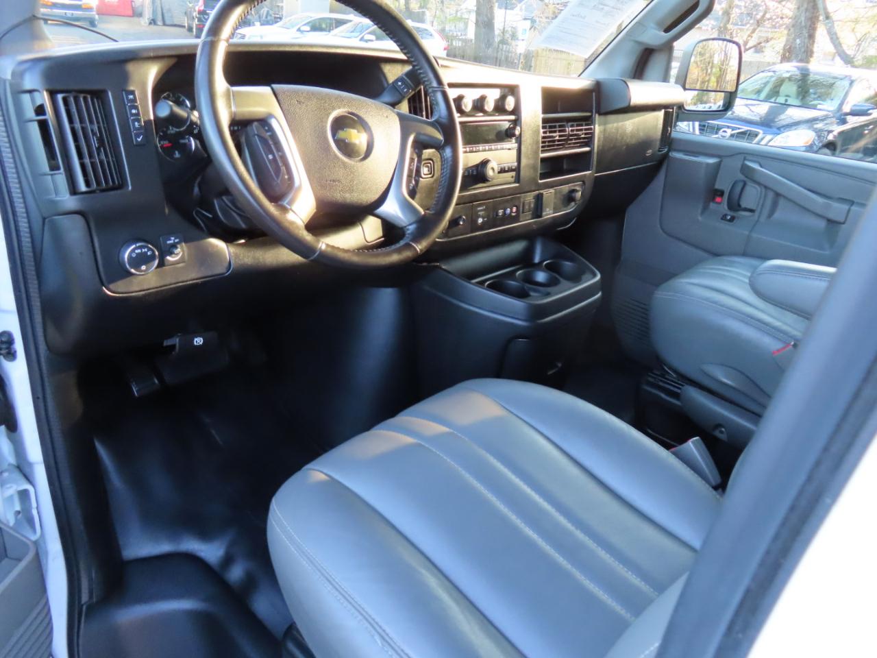 Chevrolet Express Cargo Van RWD 3500 135" 2019