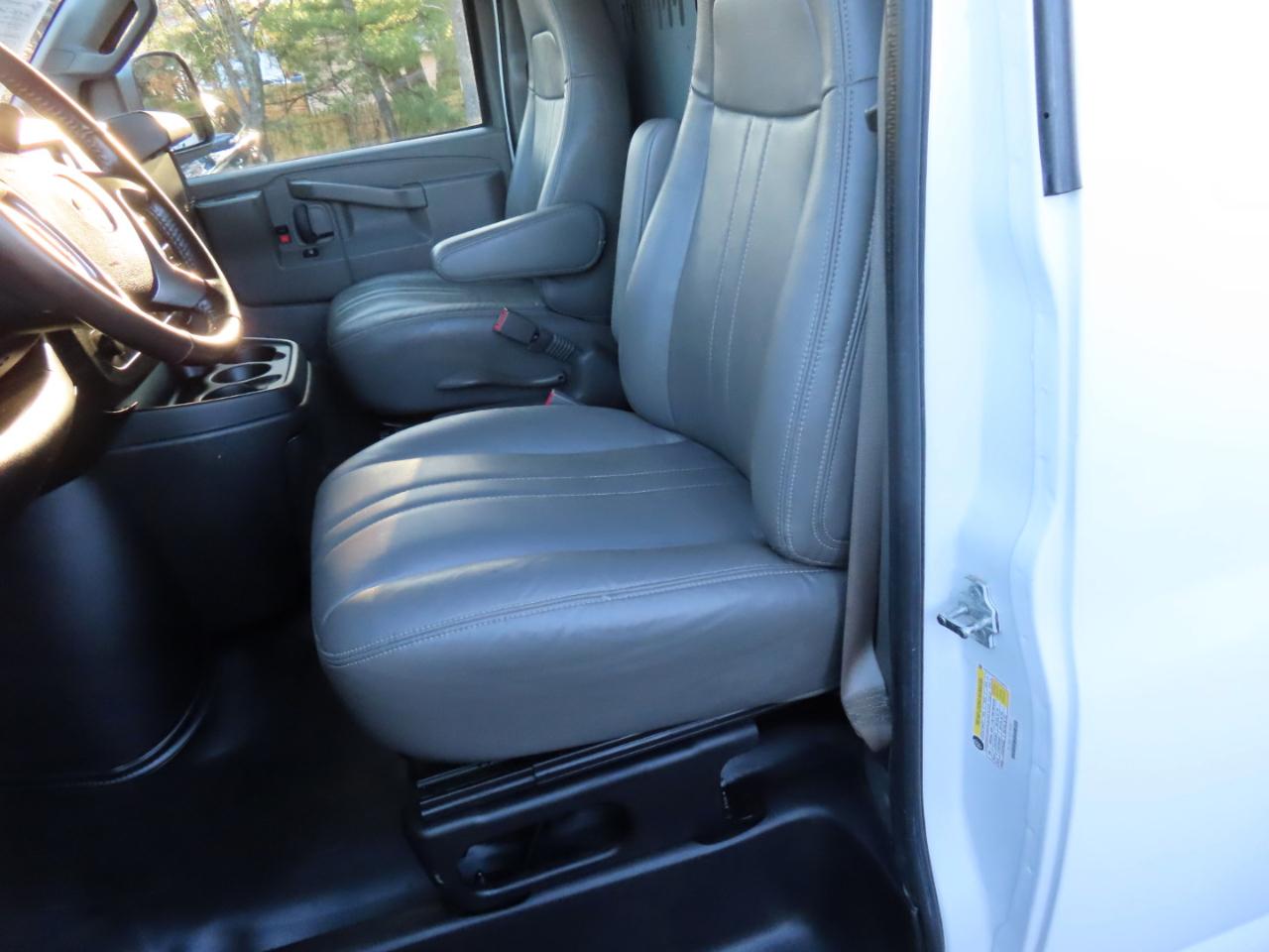 Chevrolet Express Cargo Van RWD 3500 135" 2019
