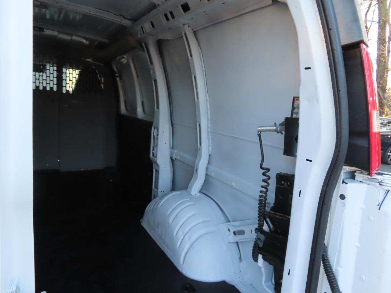 Chevrolet Express Cargo Van RWD 3500 135" 2019