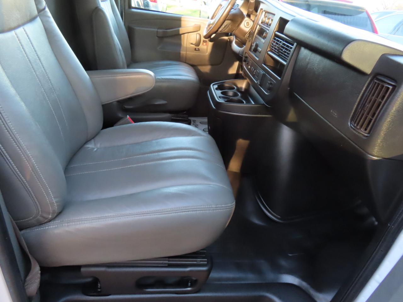 Chevrolet Express Cargo Van RWD 3500 135" 2019