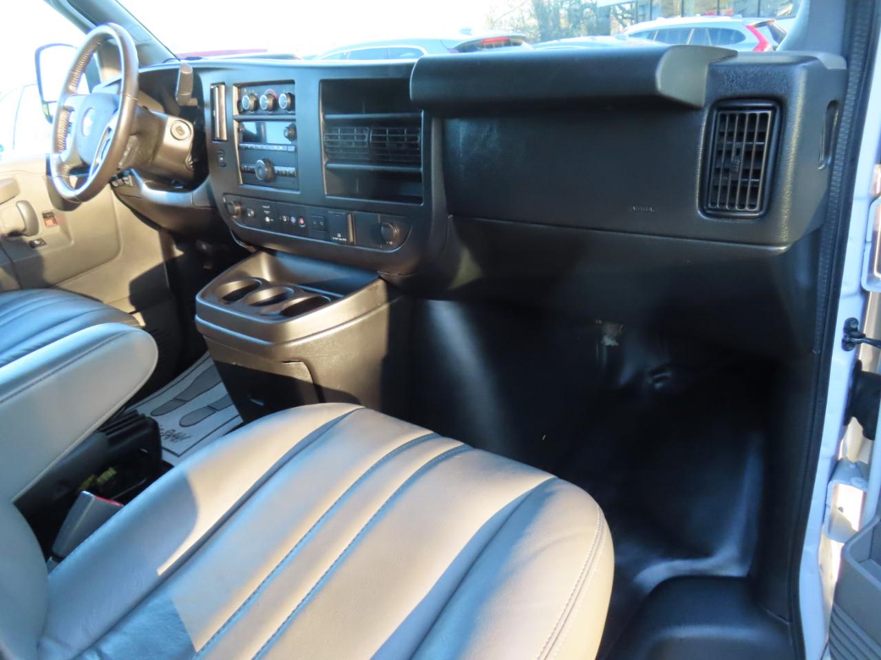 Chevrolet Express Cargo Van RWD 3500 135" 2019