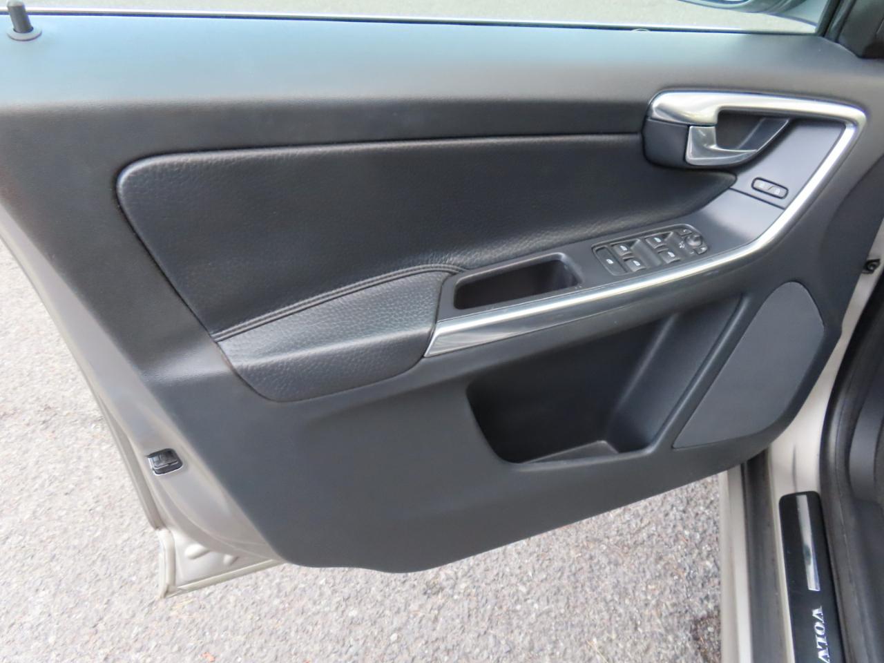 Volvo XC60 AWD 4dr 3.2L 2014