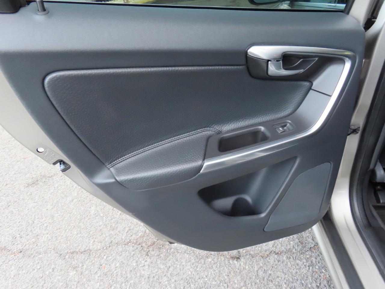 Volvo XC60 AWD 4dr 3.2L 2014