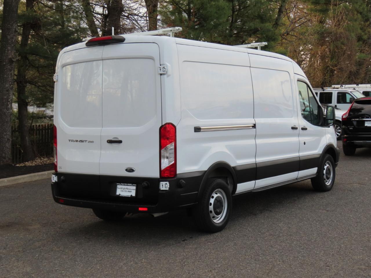 Ford Transit Van T-250 148" Med Rf 9000 GVWR Sliding RH Dr 2019
