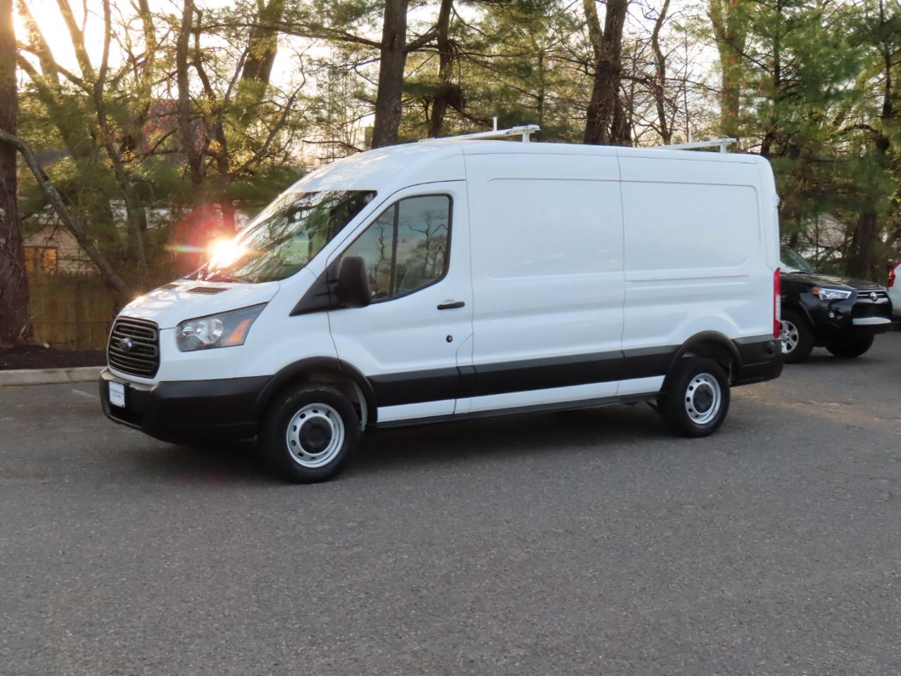 Ford Transit Van T-250 148" Med Rf 9000 GVWR Sliding RH Dr 2019