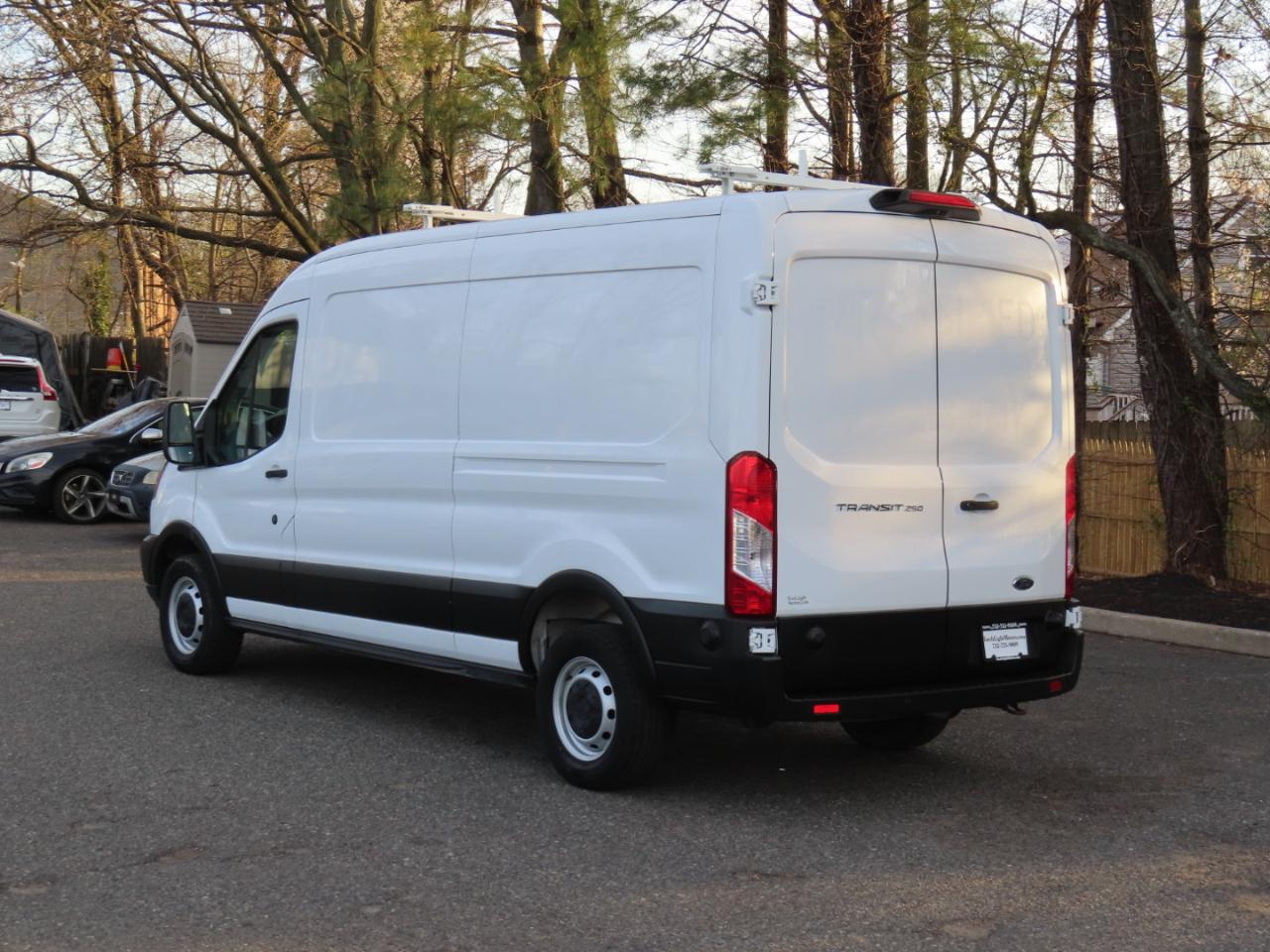 Ford Transit Van T-250 148" Med Rf 9000 GVWR Sliding RH Dr 2019