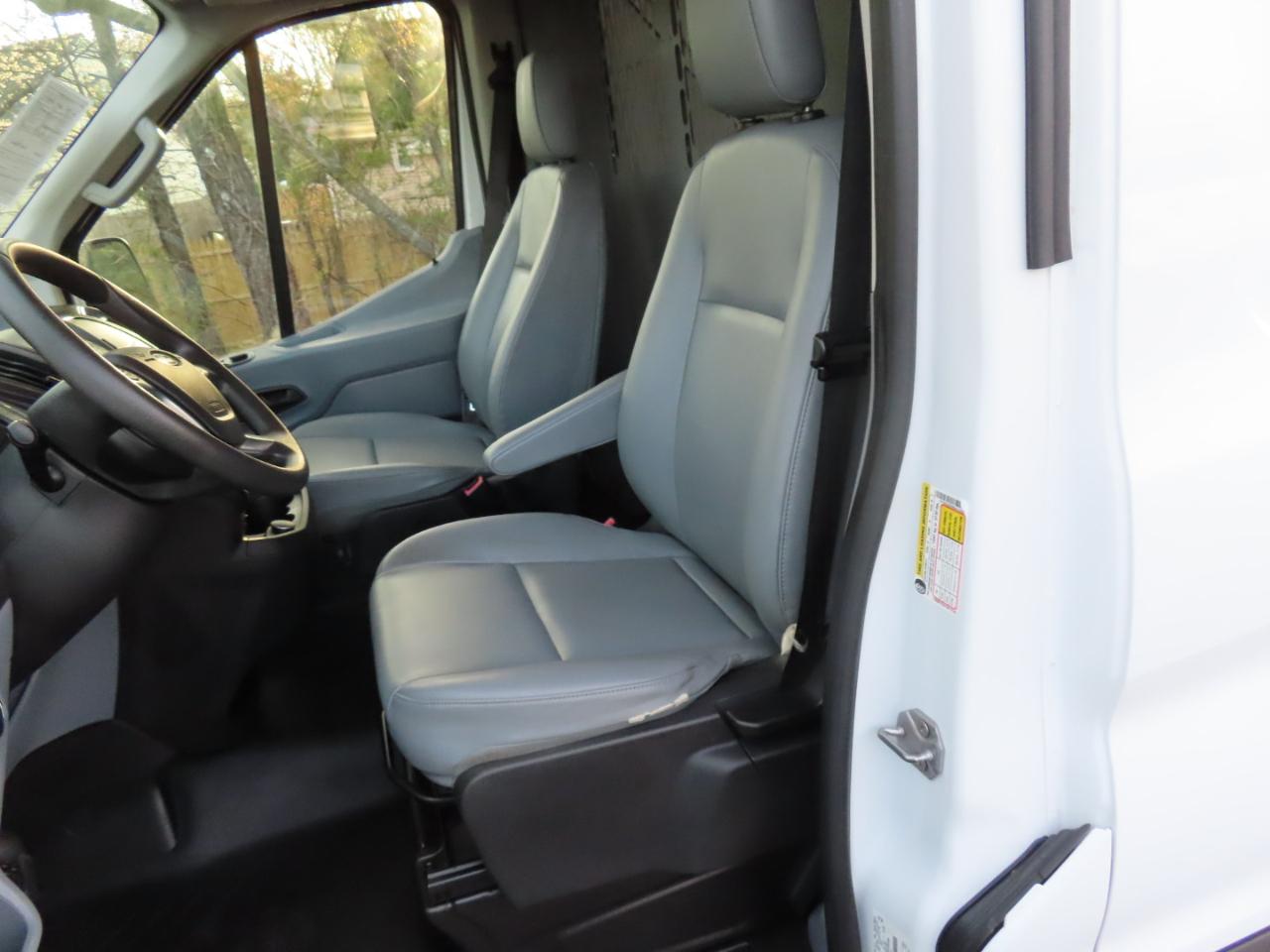 Ford Transit Van T-250 148" Med Rf 9000 GVWR Sliding RH Dr 2019