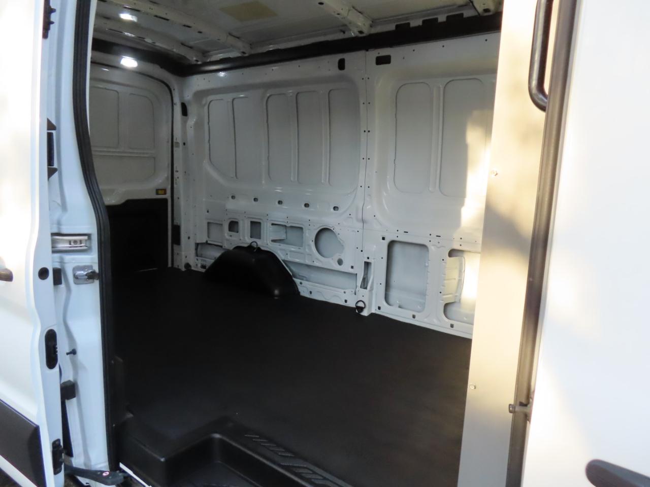 Ford Transit Van T-250 148" Med Rf 9000 GVWR Sliding RH Dr 2019