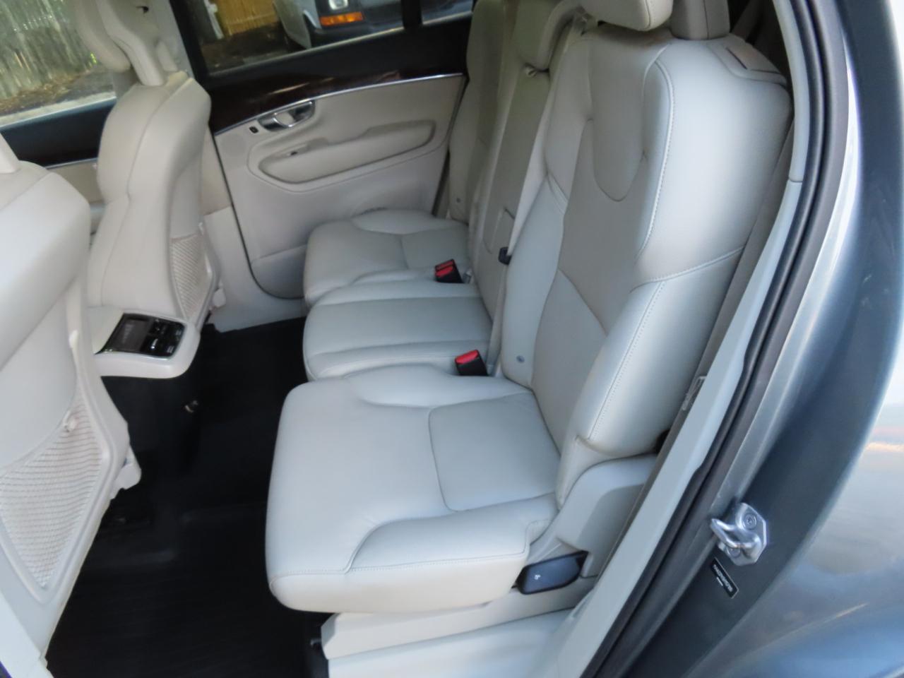 Volvo XC90 T6 AWD 7-Passenger Momentum 2017