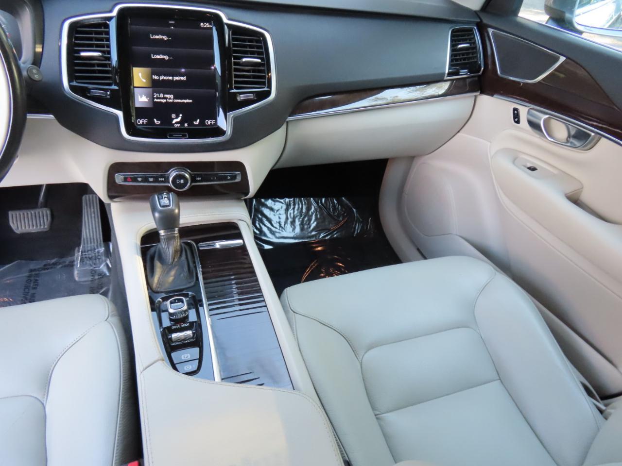 Volvo XC90 T6 AWD 7-Passenger Momentum 2017