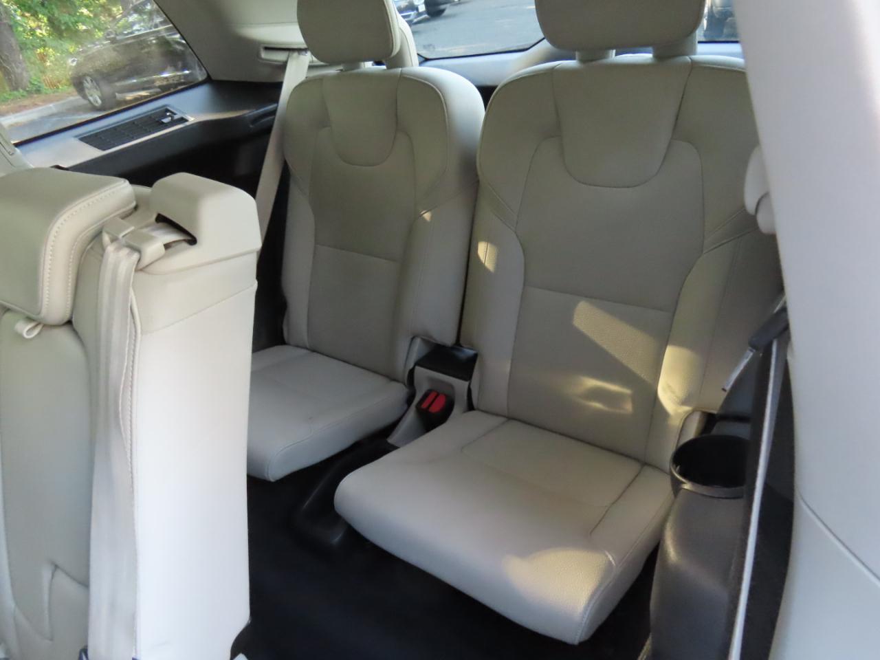 Volvo XC90 T6 AWD 7-Passenger Momentum 2017