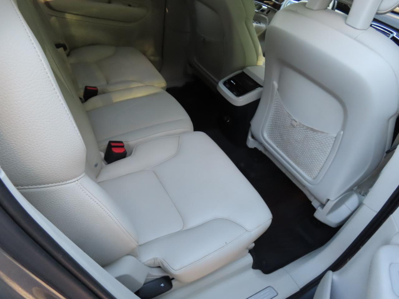 Volvo XC90 T6 AWD 7-Passenger Momentum 2017