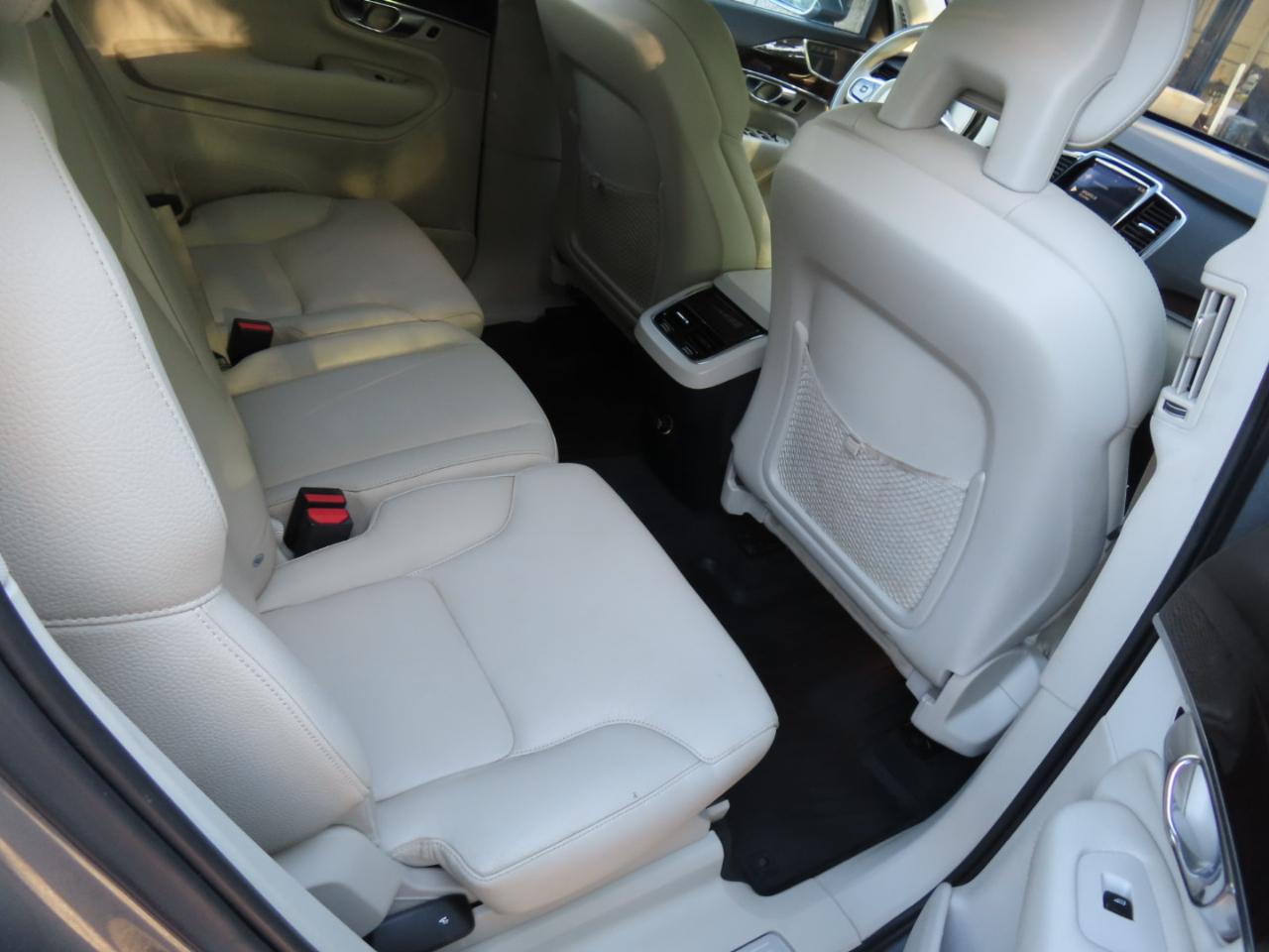 Volvo XC90 T6 AWD 7-Passenger Momentum 2017