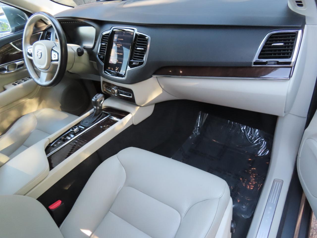 Volvo XC90 T6 AWD 7-Passenger Momentum 2017