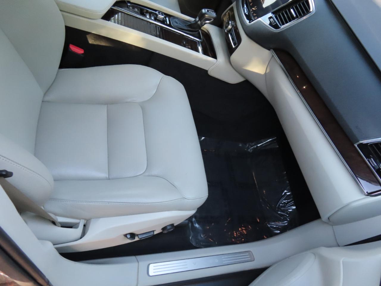 Volvo XC90 T6 AWD 7-Passenger Momentum 2017