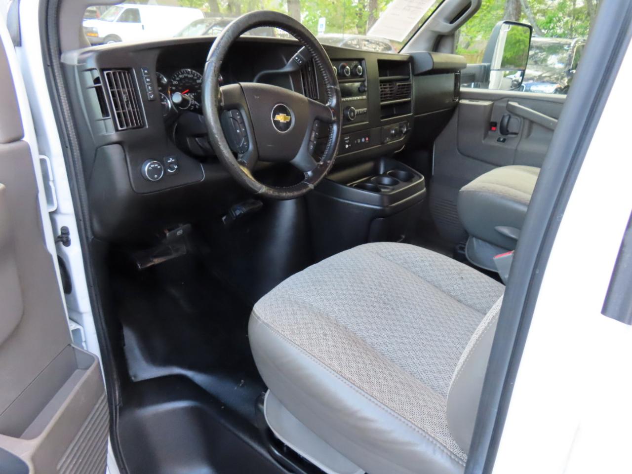 Chevrolet Express Commercial Cutaway 3500 Van 177" 2022