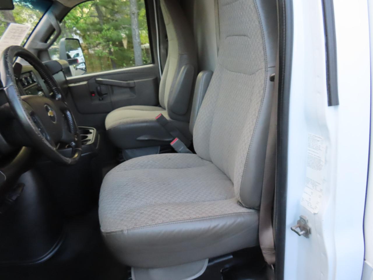 Chevrolet Express Commercial Cutaway 3500 Van 177" 2022
