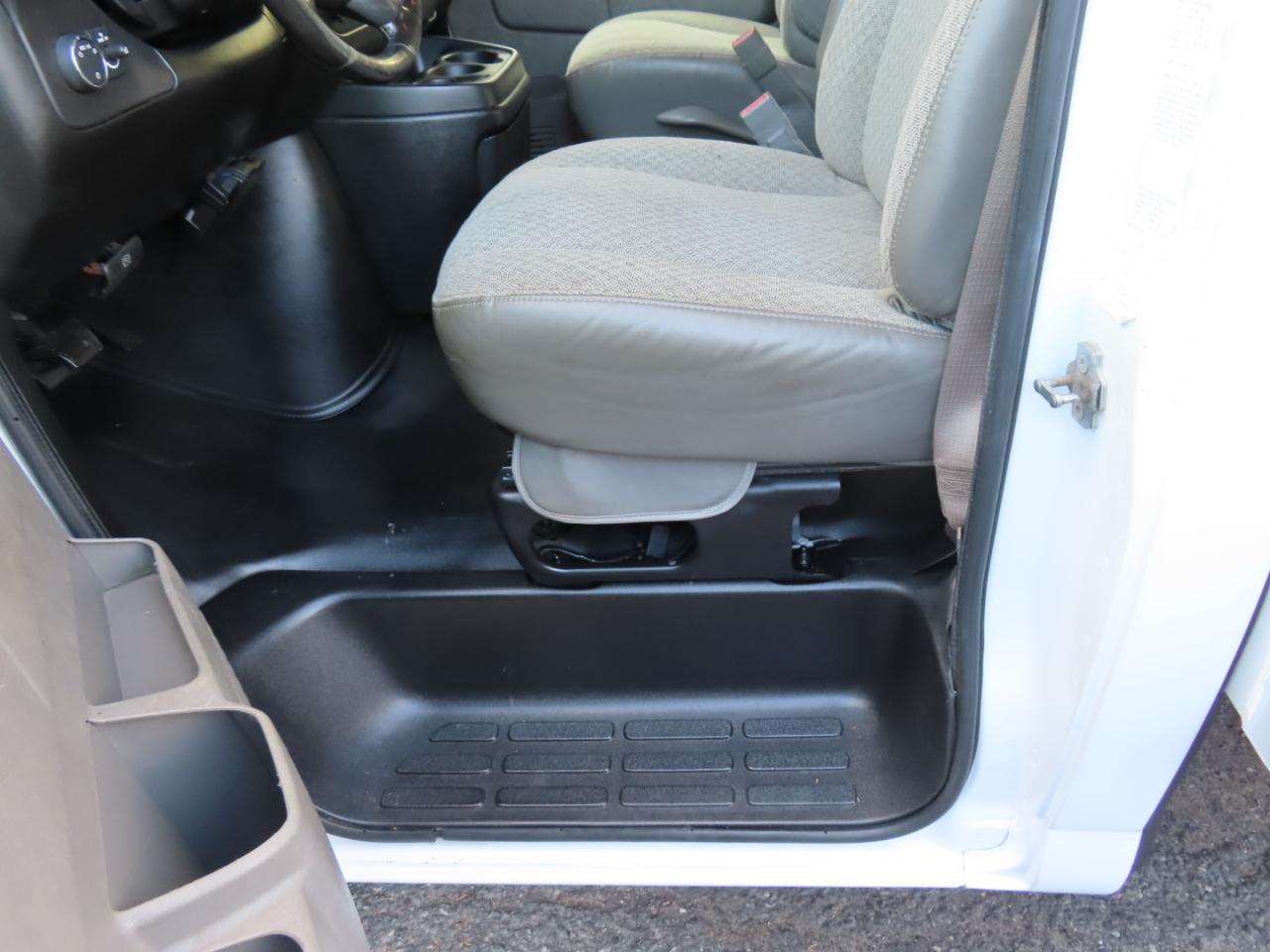 Chevrolet Express Commercial Cutaway 3500 Van 177" 2022
