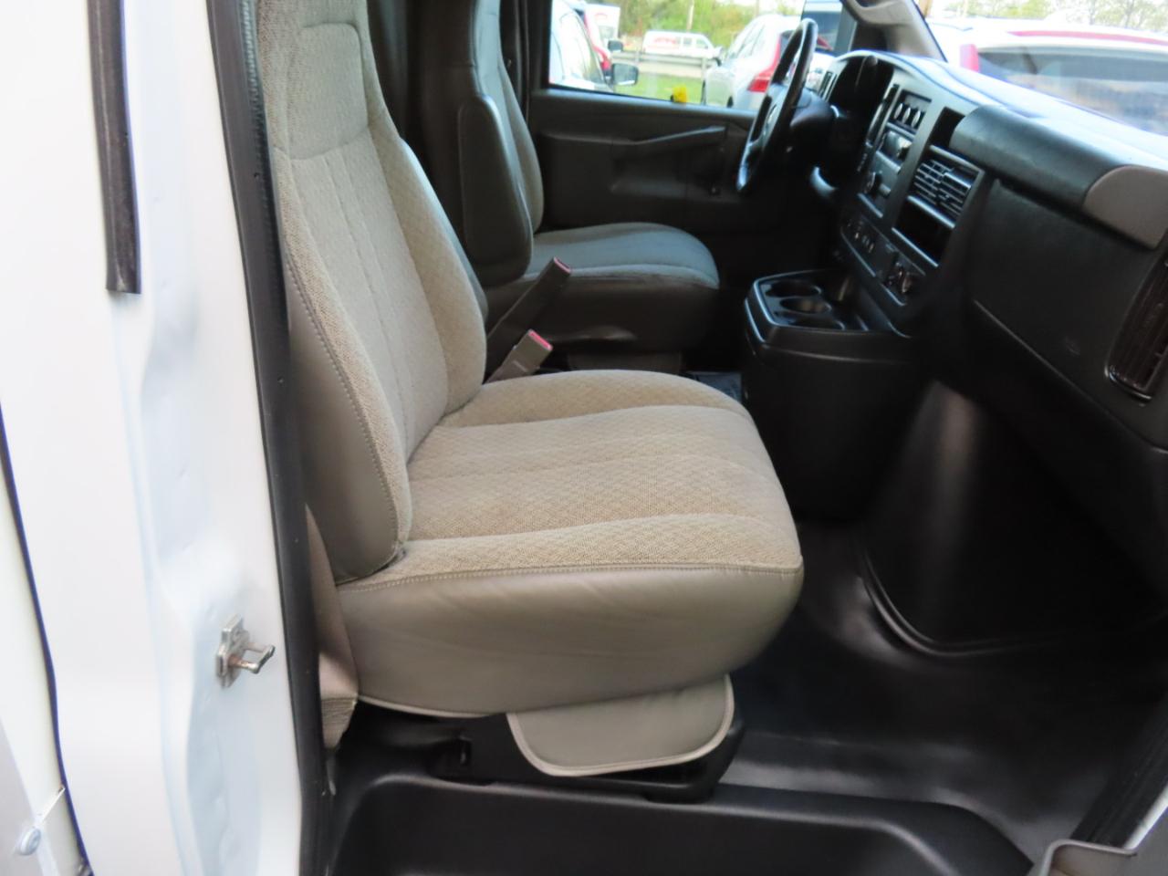 Chevrolet Express Commercial Cutaway 3500 Van 177" 2022