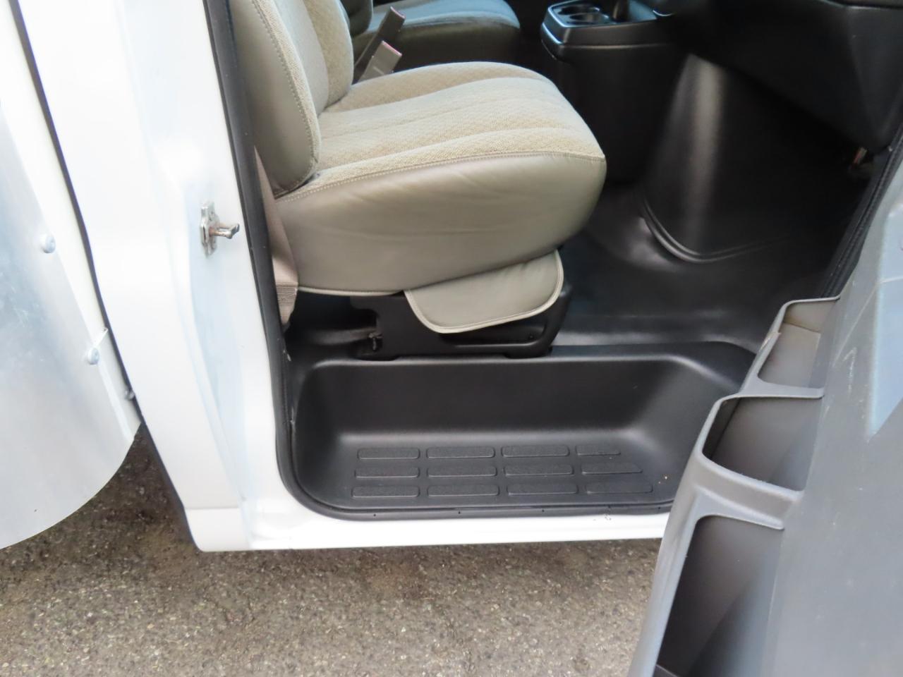 Chevrolet Express Commercial Cutaway 3500 Van 177" 2022