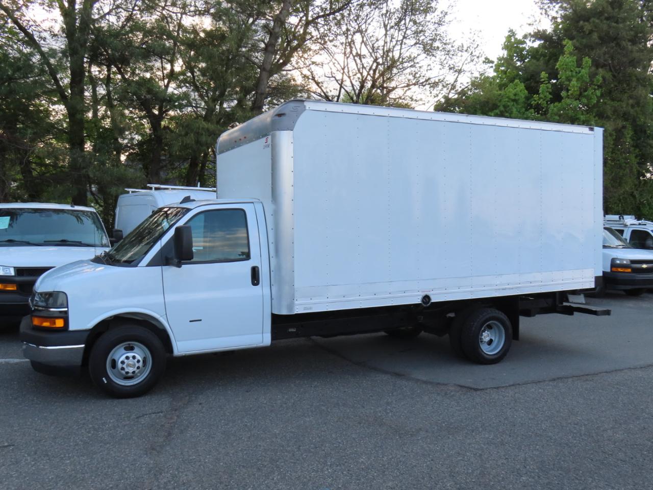 Chevrolet Express Commercial Cutaway 3500 Van 177" 2022