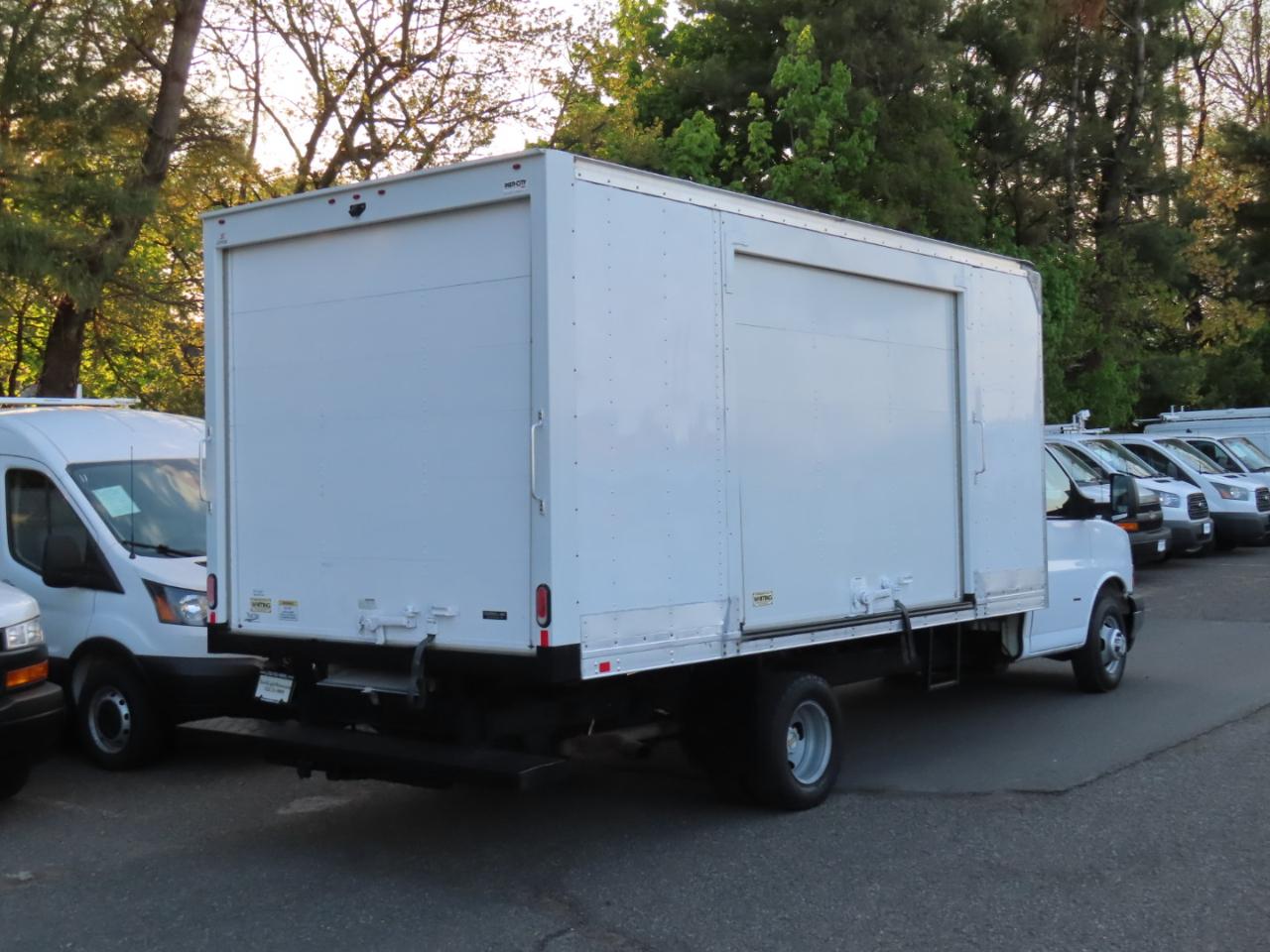 Chevrolet Express Commercial Cutaway 3500 Van 177" 2022