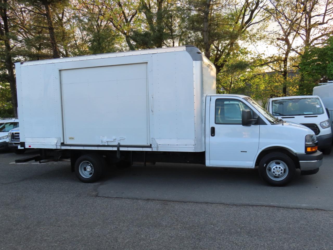 Chevrolet Express Commercial Cutaway 3500 Van 177" 2022