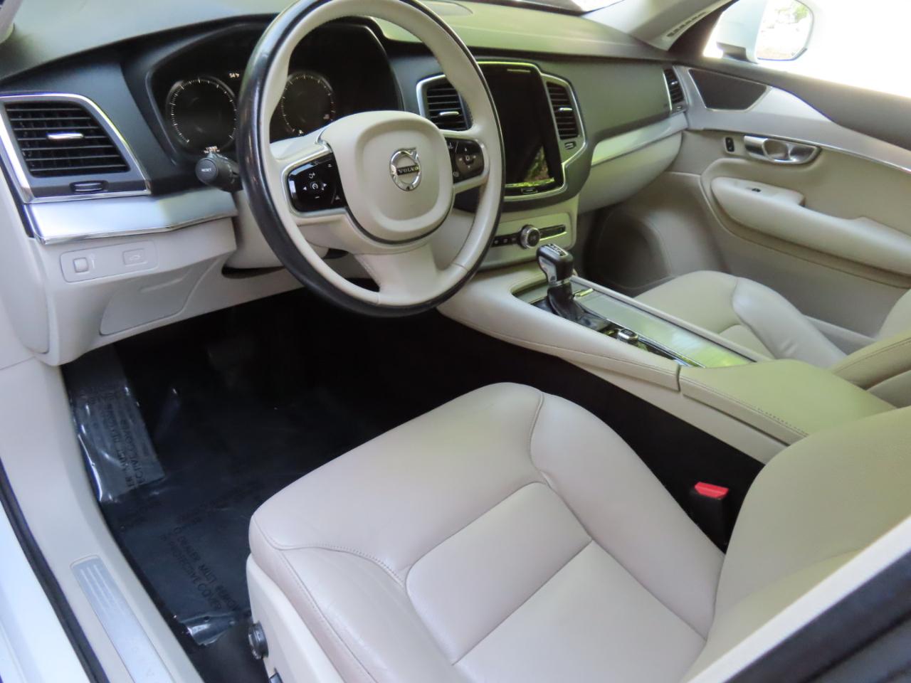 Volvo XC90 T6 AWD 7-Passenger Momentum 2018