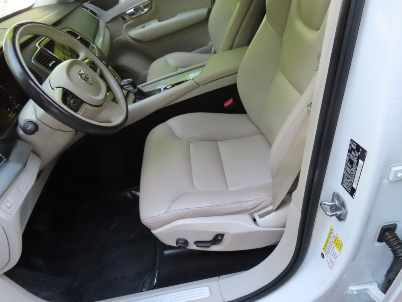 Volvo XC90 T6 AWD 7-Passenger Momentum 2018