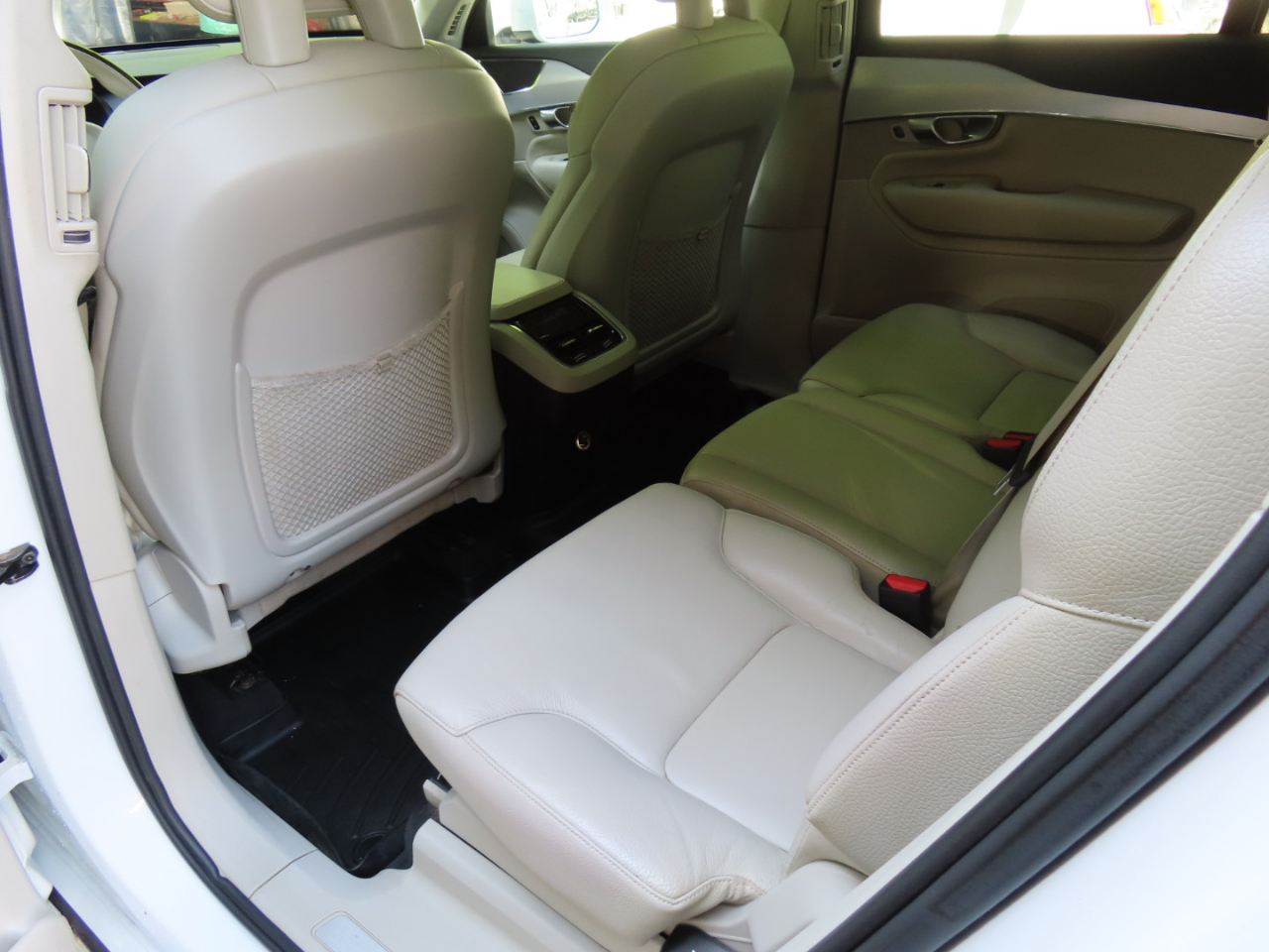 Volvo XC90 T6 AWD 7-Passenger Momentum 2018